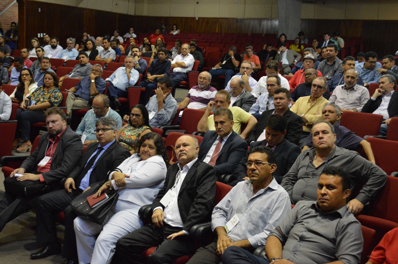 Imagem capa da notícia Prefeito e Secretária de Administração e Obras participam de encontro que tratou sobre Regularização Fundiária e o Desenvolvimento Urbano