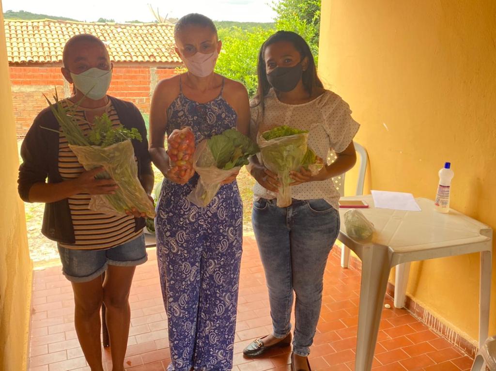 Imagem capa da notícia SEMEC recebe amostras dos produtos da agricultura familiar que serão fornecidos para alimentação escolar.