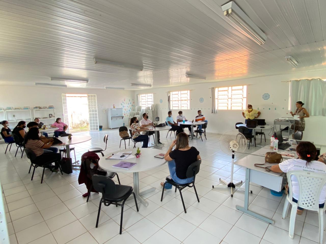 Imagem capa da notícia Secretaria de Educação promove oficina de pactuação do Plano Estratégico Municipal através do arranjo educacional ADE GE5.