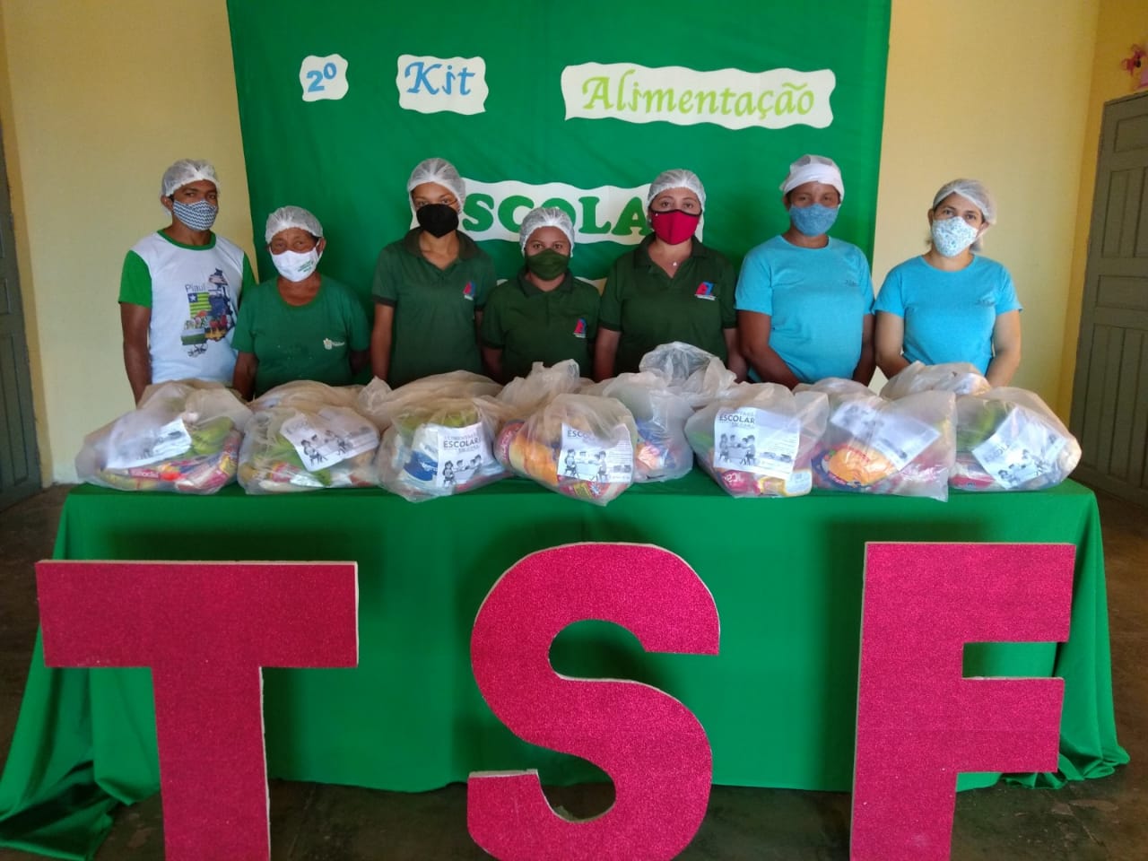 Imagem capa da notícia Secretaria de Educação realiza entrega do 2º Kit de Alimentação Escolar. 