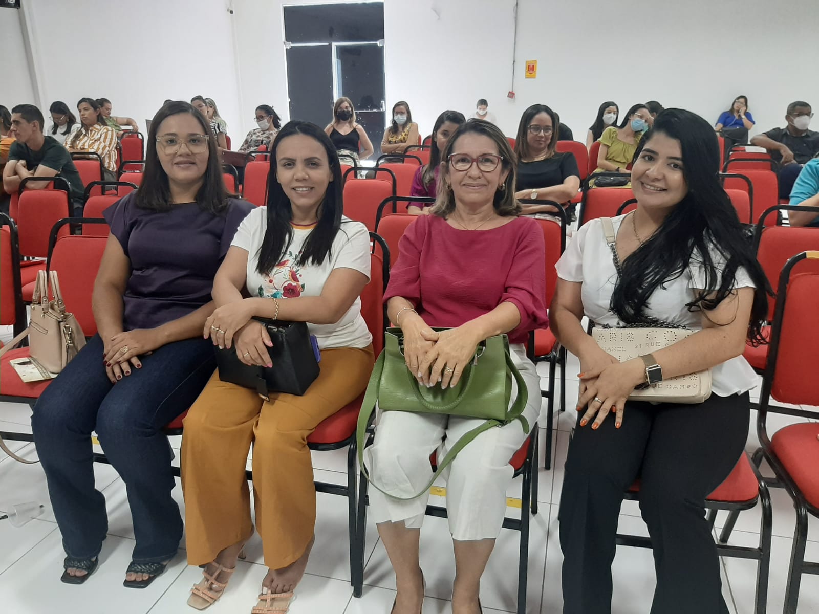 Imagem capa da notícia Secretária de Assistência Social participa de oficina de qualificação promovida pela SASC