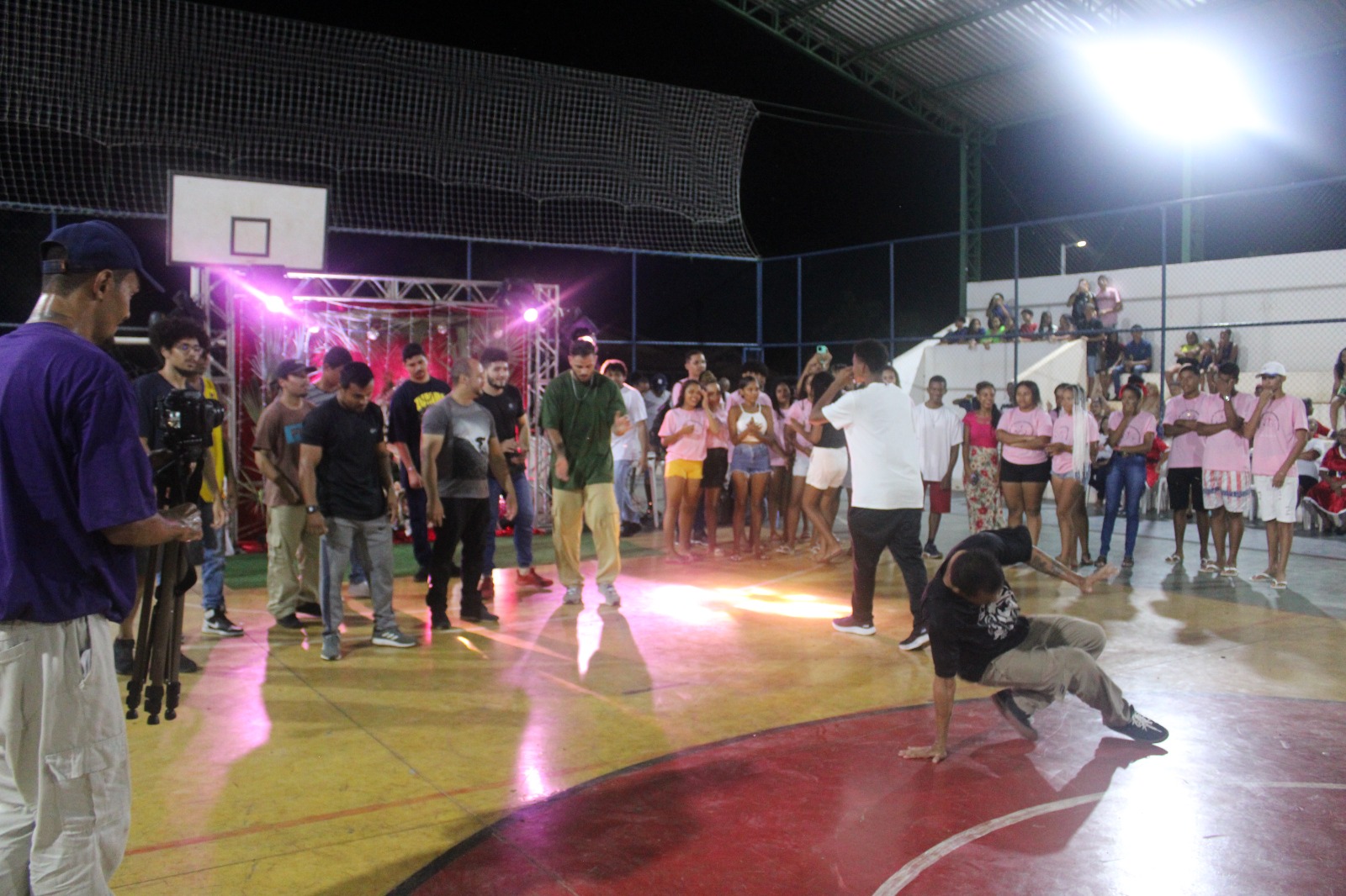 Imagem capa da notícia  I Noite Cultural da Juventude com apresentações artísticas emocionantes