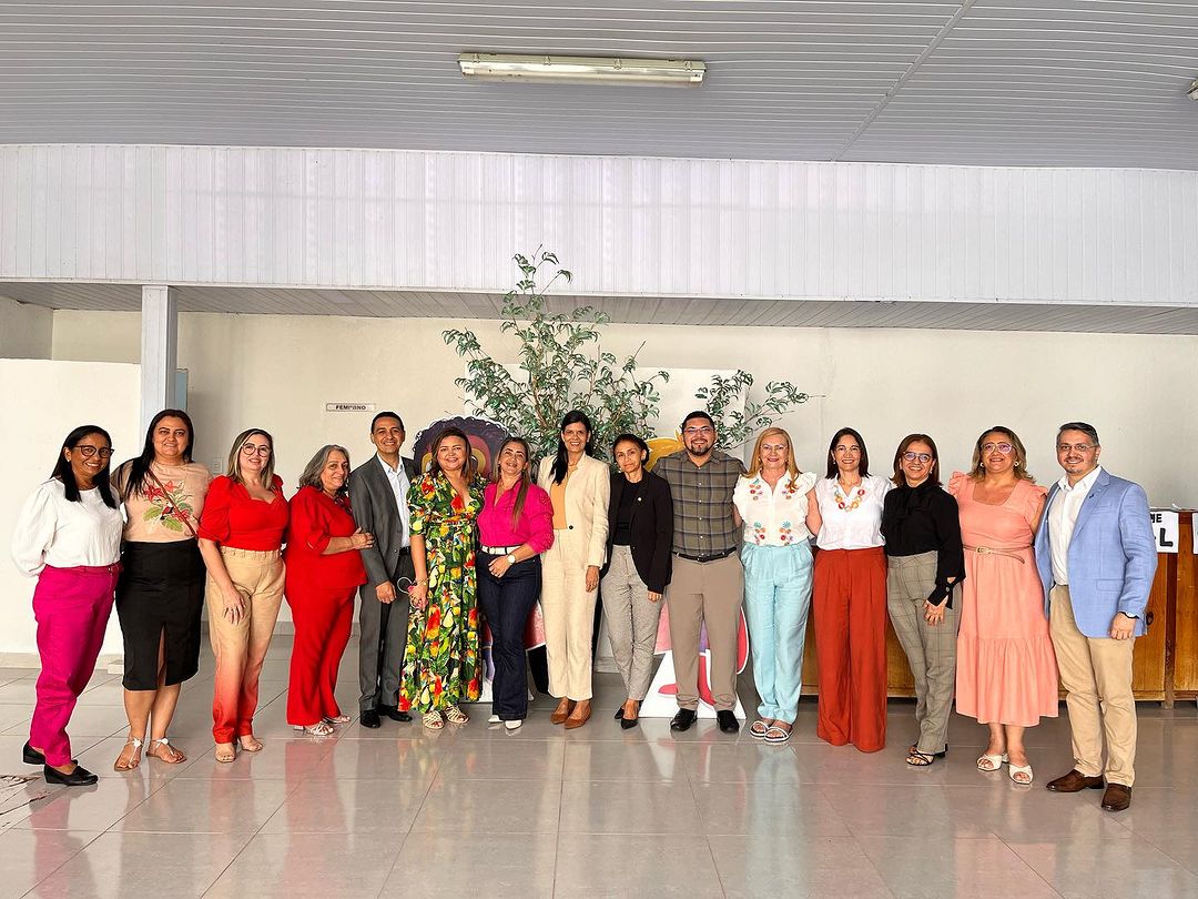 Imagem capa da notícia Secretária Municipal de Educaçãoe atual presidente da Undime-PI e Técnica da SEMEC, participaram do Encontro Pacto pela Educação em Teresina-PI.