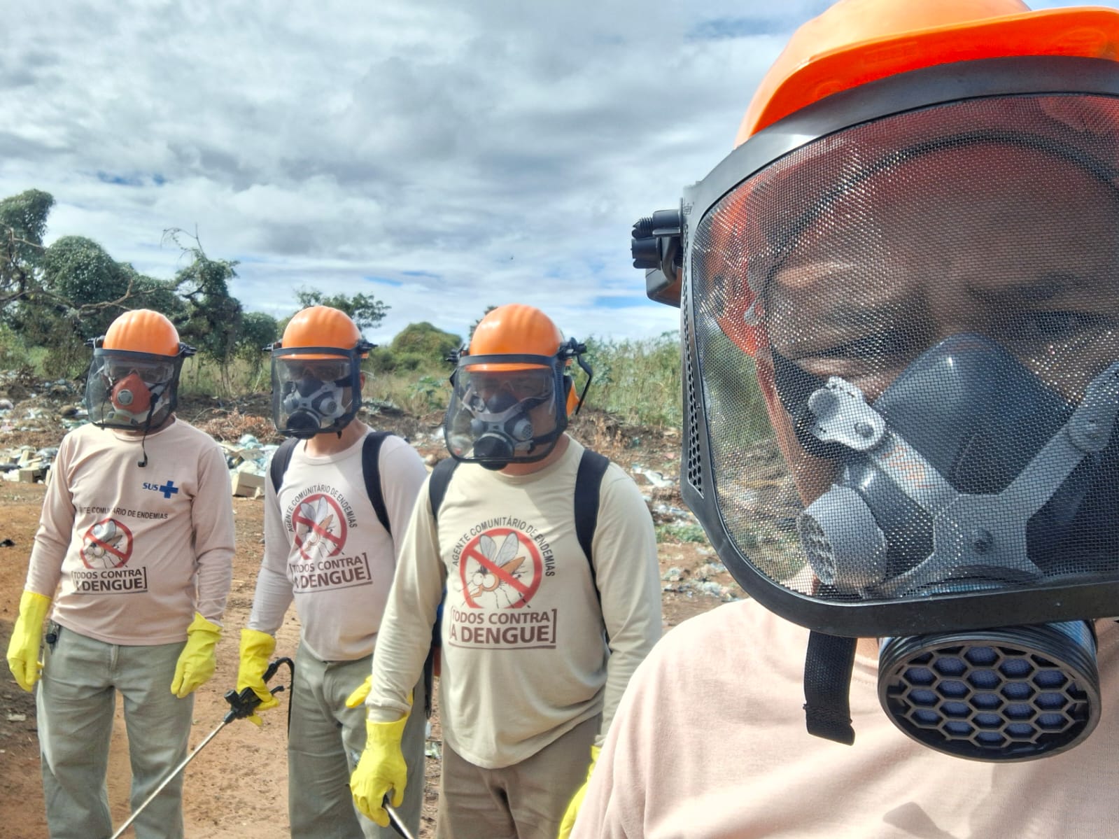 Imagem capa da notícia A Prefeitura de Francinópolis através da Secretaria Municipal de Saúde e Saneamento realiza ação de combate ao aedes aegypti no lixão da cidade