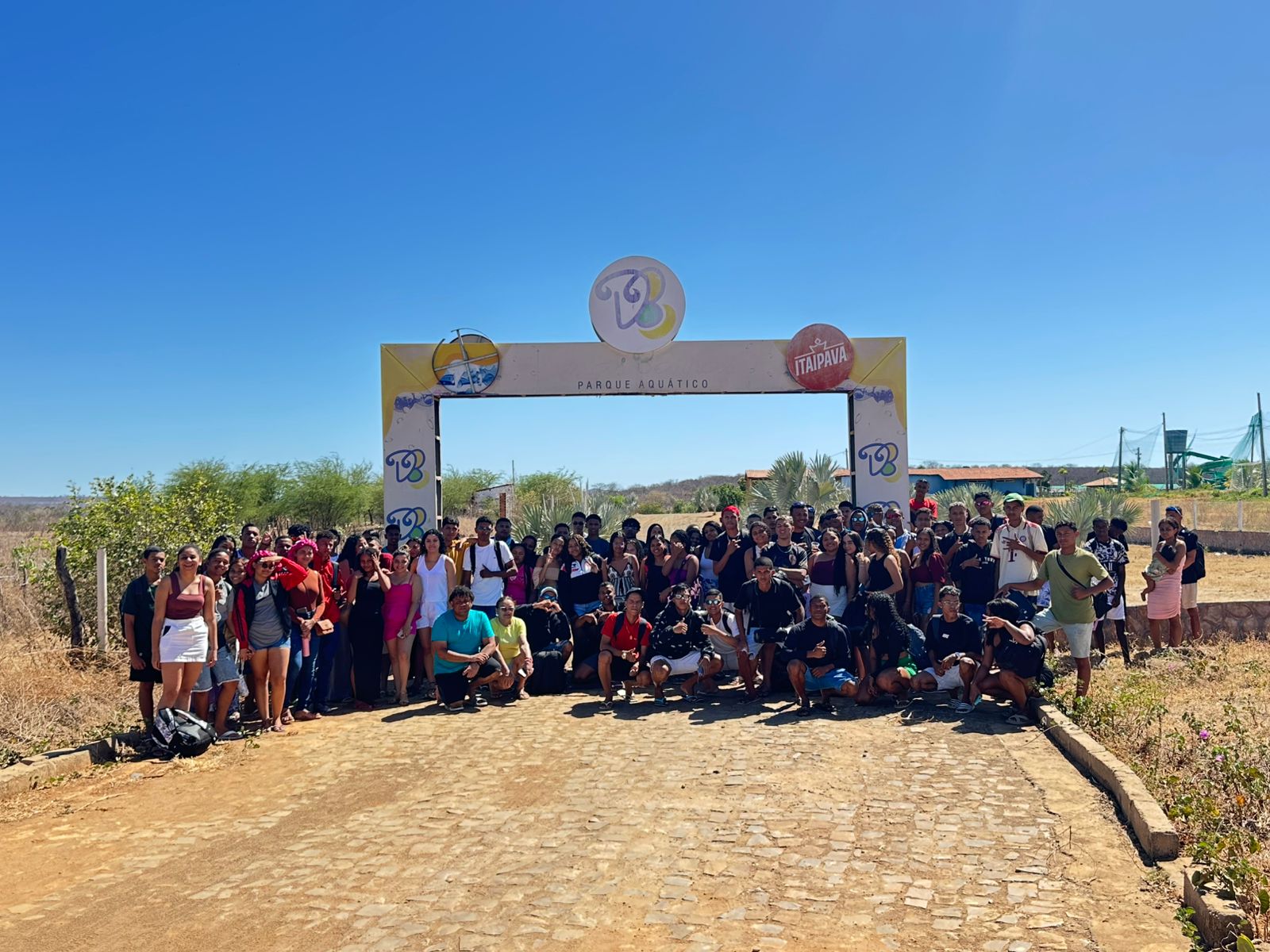 Imagem capa da notícia Prefeitura de Francinópolis promove dia de lazer para jovens no Parque Aquático Duas Barras