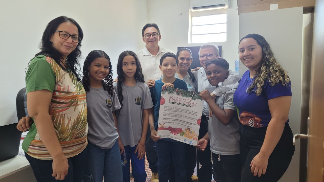 Imagem capa da notícia Estudantes do 4º ano realizam visita à Prefeitura para apresentar ação social do projeto “Troca de Brinquedos”