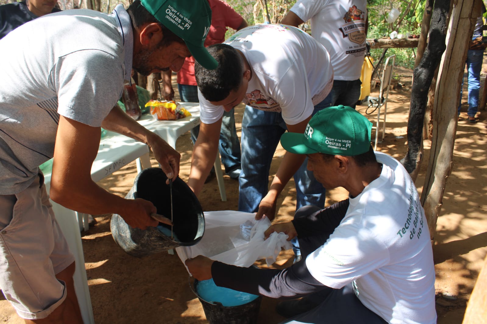 Imagem capa da notícia Oficina de Produção de Defensivos e Fertilizantes Agroecológicos é realizada na localidade Recreio